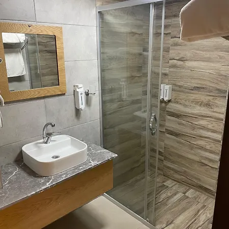 Grand Rimedya Hotel *